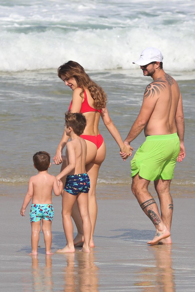 Rafa Brites, Felipe Andreoli e os filhos Rocco e Leon ( Fotos Dilson Silva / AgNews )