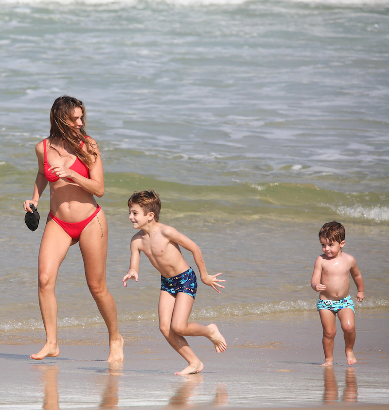 Rafa Brites, Felipe Andreoli e os filhos Rocco e Leon ( Fotos Dilson Silva / AgNews )