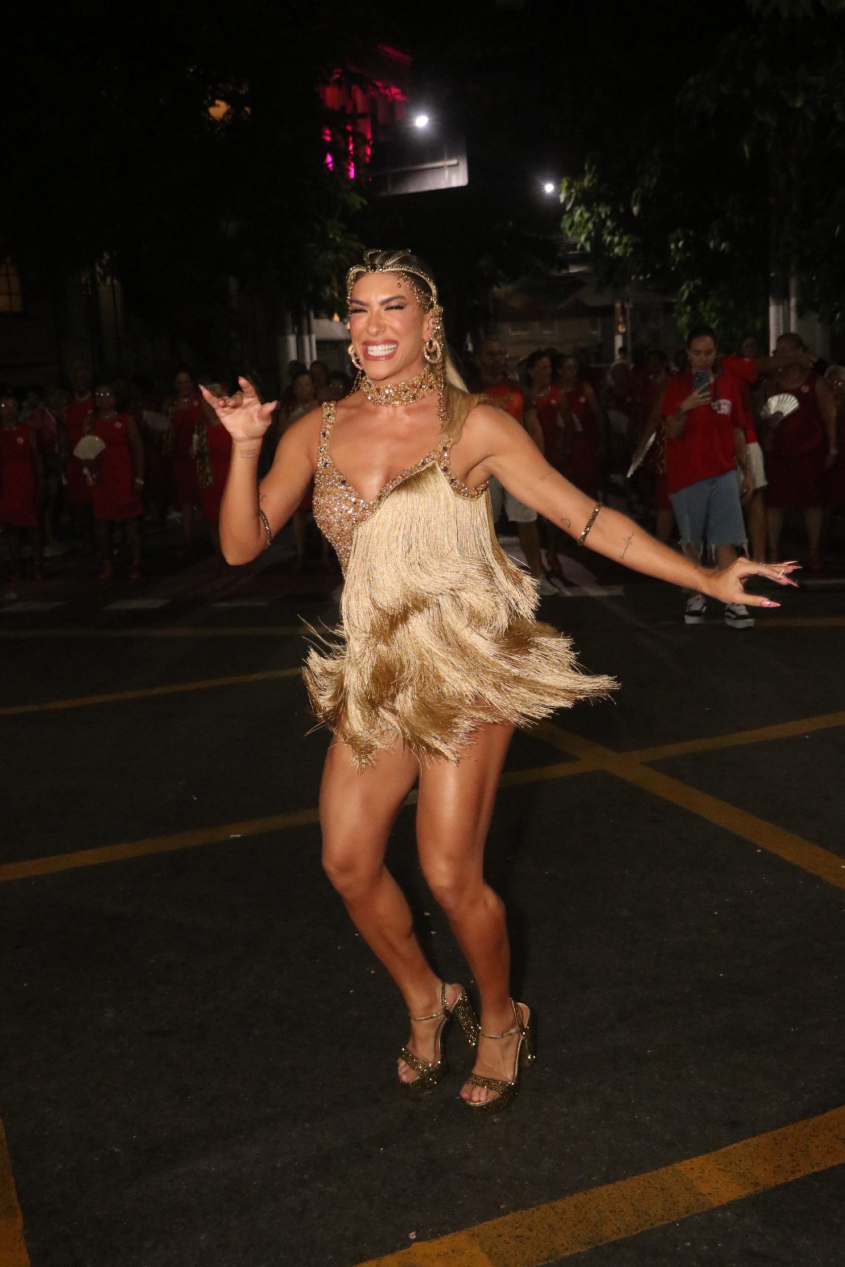 Lorena Improta durante ensaio de rua da Viradouro - Rogério Fidalgo / Agnews