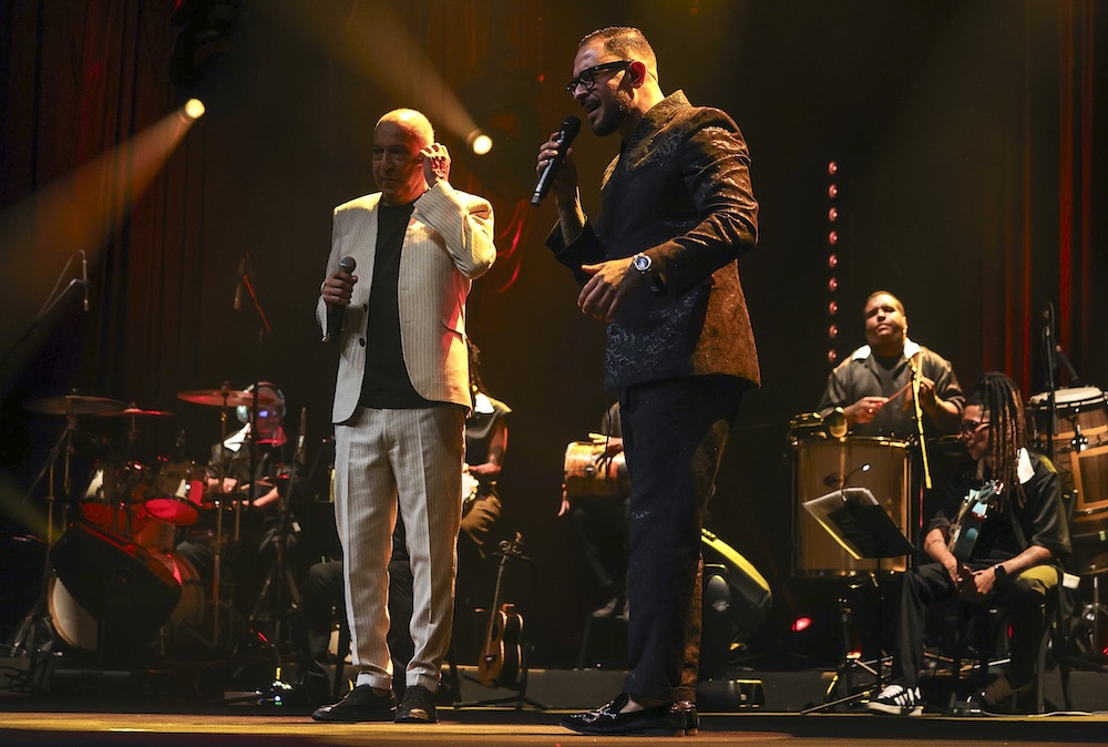 Sombrinha e Diogo Nogueira ( Fotos Anderson Bordê / AgNews )