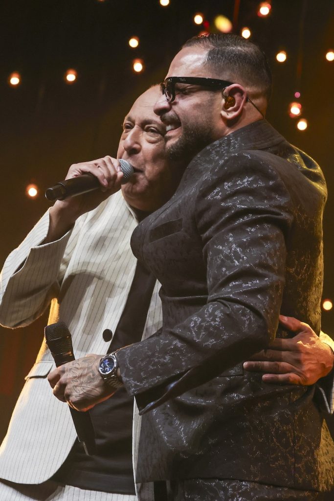 Sombrinha e Diogo Nogueira ( Fotos Anderson Bordê / AgNews )