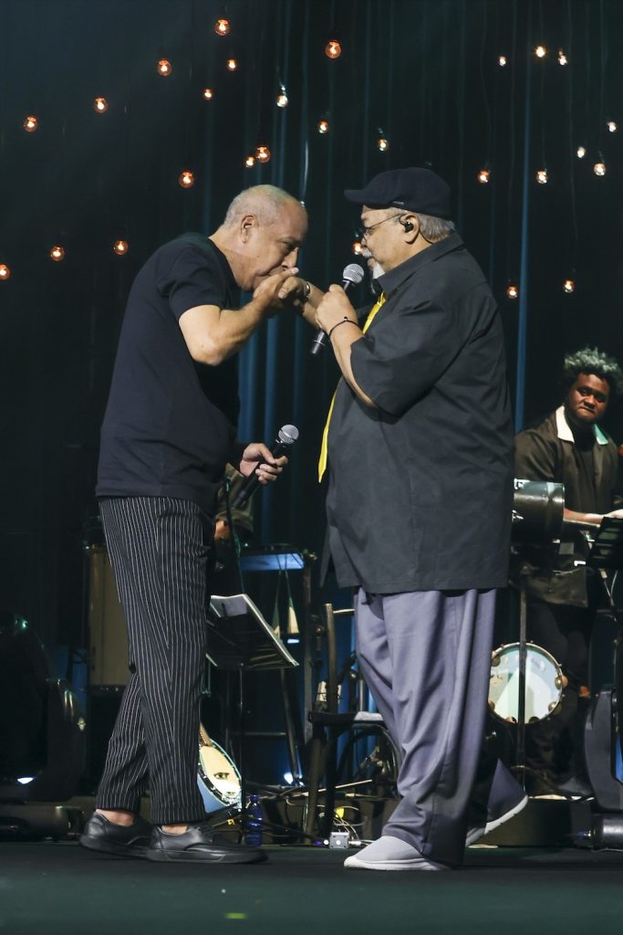 Sombrinha e Jorge Aragão ( Fotos Anderson Bordê / AgNews )