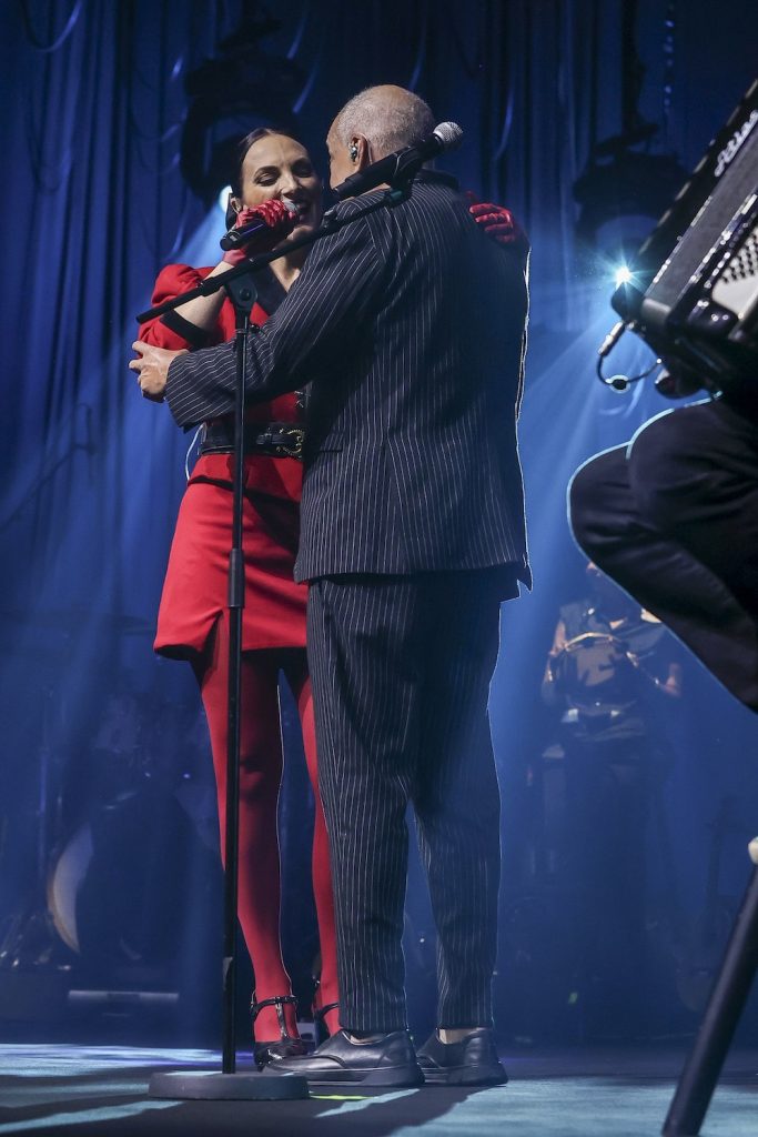 Sombrinha e Nina Wirti ( Fotos Anderson Bordê / AgNews )