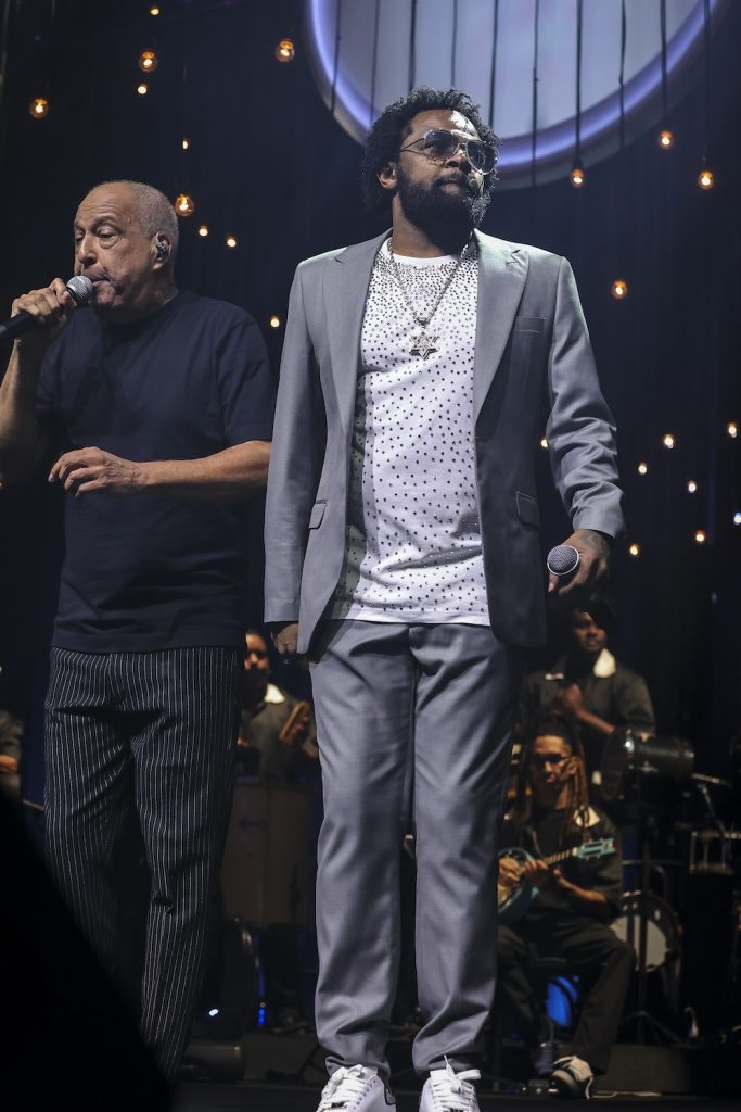 Sombrinha e Xande de Pilares ( Fotos Anderson Bordê / AgNews )