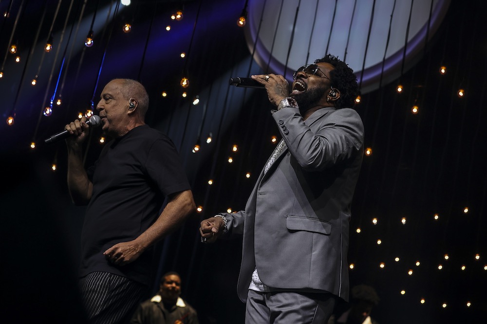 Sombrinha e Xande de Pilares ( Fotos Anderson Bordê / AgNews )