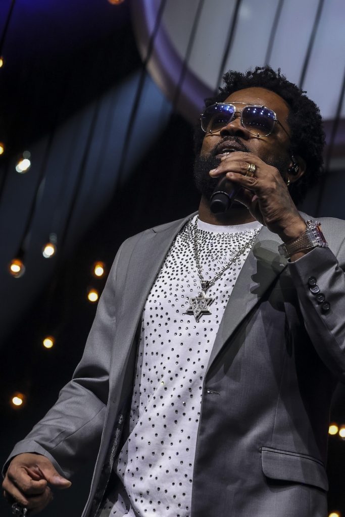 Sombrinha e Xande de Pilares ( Fotos Anderson Bordê / AgNews )