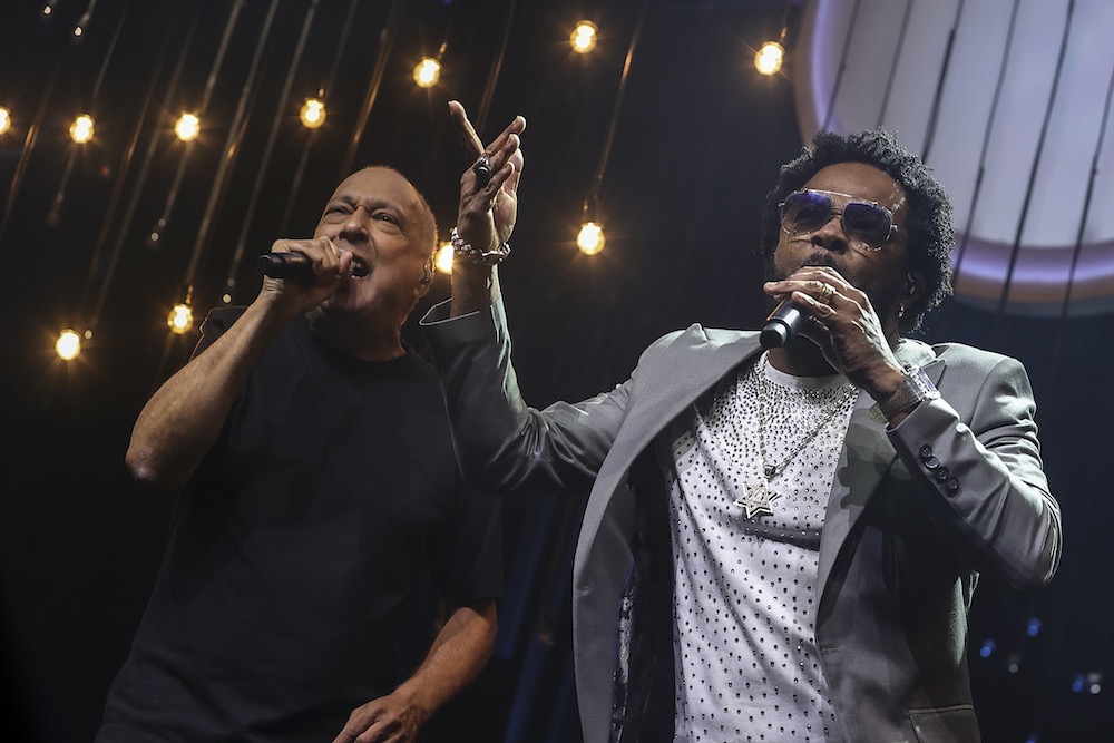 Sombrinha e Xande de Pilares ( Fotos Anderson Bordê / AgNews )