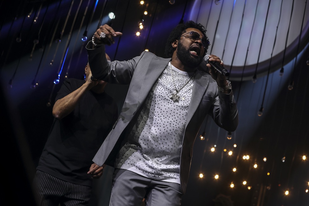 Sombrinha e Xande de Pilares ( Fotos Anderson Bordê / AgNews )